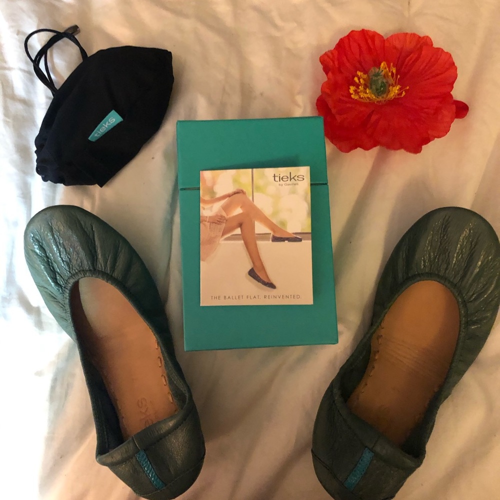 Green Tiek’s ballet flats.